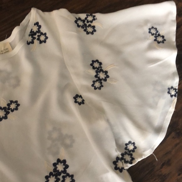 Super cute Embroidered blouse size M - Picture 2 of 5